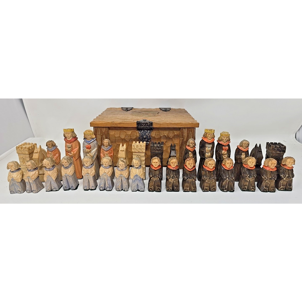 Vintage Medieval Theme Chess 32 Pieces/Carved Wood Box Weber Austria Gemany U10